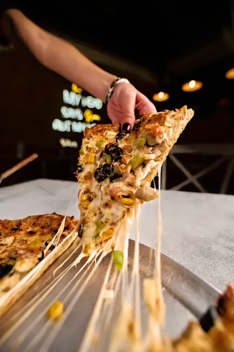 Pizza de Vegetales con el queso estirado